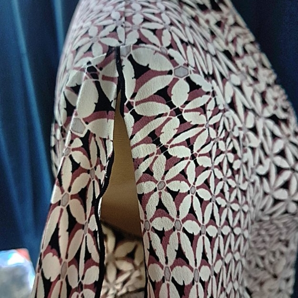 Axcess  Purple and White Geometric Blouse - Picture 4 of 4